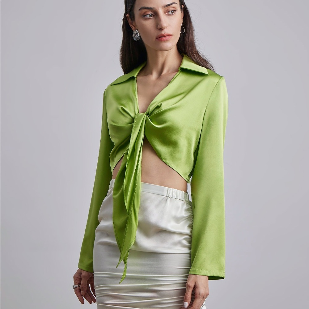 NWT Silk Maison Silk Cropped Blouse in Lime - Size Small